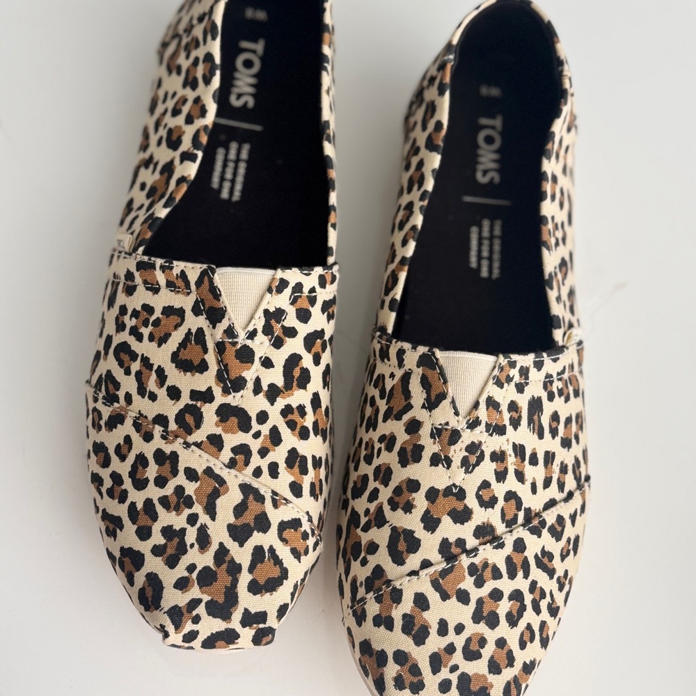 TOMS Women's Leopard Print Flats